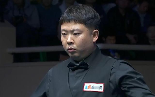 勇士新秀表现惊艳，全场观众掌声不断，选择系统公司.爱游戏手游平台