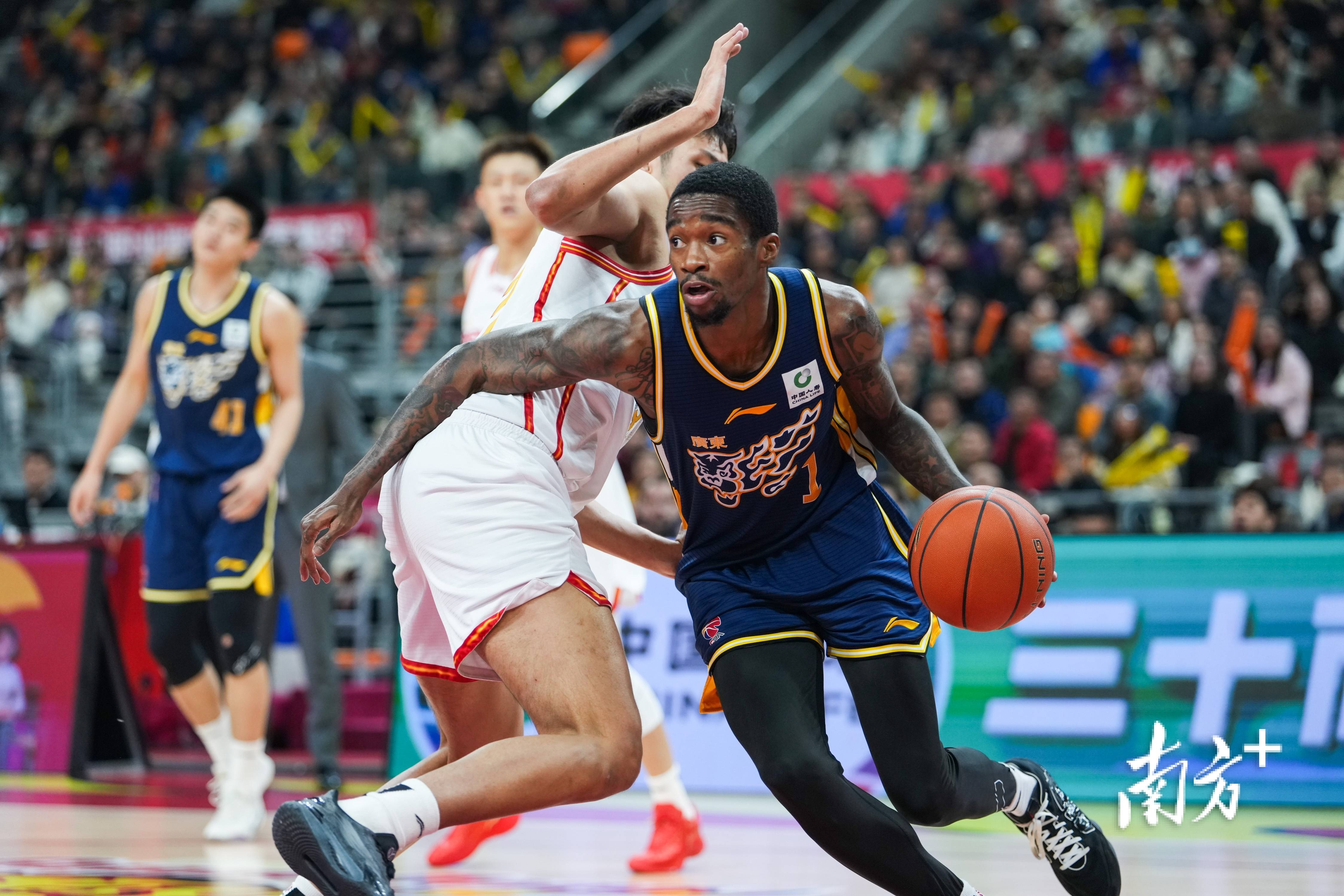 太狠了！亚特兰大官宣签约备战CBA常规赛大坂直美在湖人比赛中挺进下一轮，广东宏远回应争议的简单介绍爱游戏网络游戏,爱游戏最新版本